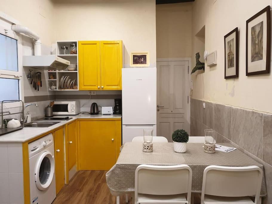 Apartament Imperial Center Seville New Management Since April Sevilha Exterior foto